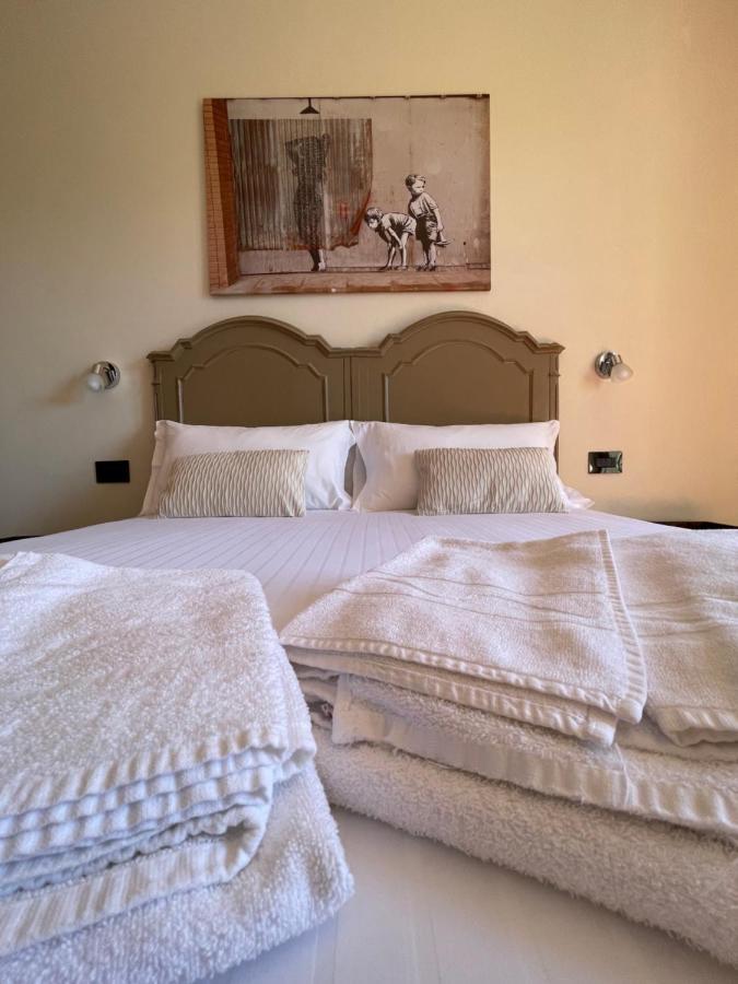 Al Laghetto La Morra Bed and Breakfast Exteriör bild
